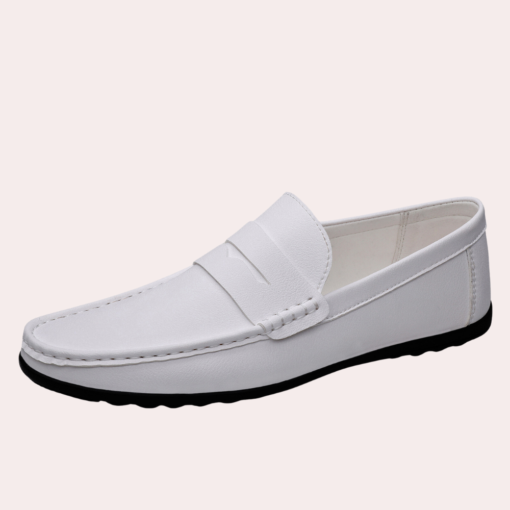 Bequeme schwarze Herren Loafer: Weiche Freizeitschuhe für entspannte Stunden.