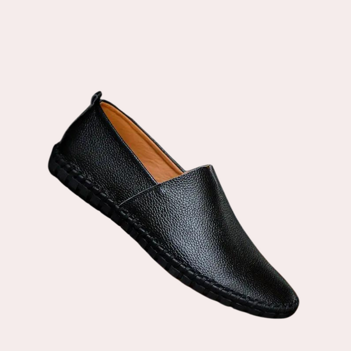 Elegante Herren-Slipper aus Leder, rutschfest, für Alltag und Freizeit. Komfortable Loafer für stilvolle Männer.