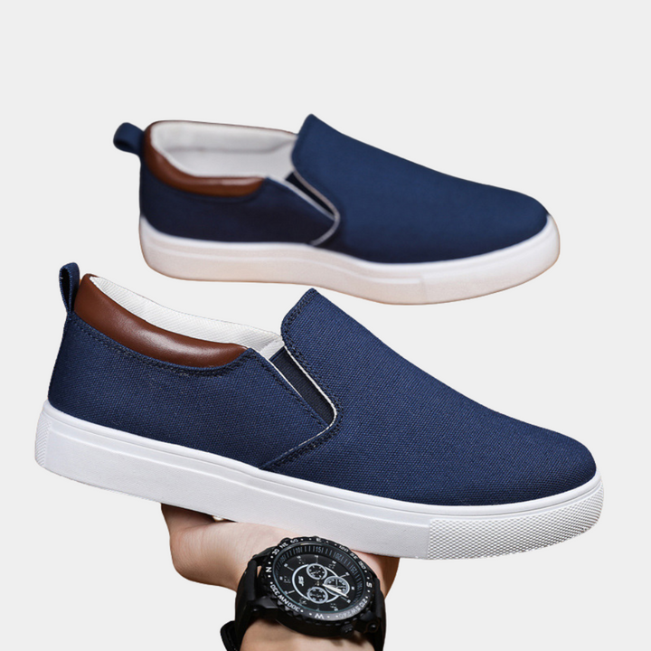 Stilvolle Herren Loafer Slipper, Draufsicht zeigt Design & Details. Perfekte elegante Freizeitschuhe.