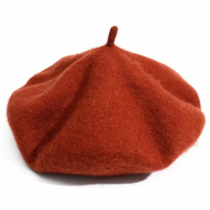 Rotes Damen Beret aus Filz, modischer Akzent für elegante Winter-Looks.