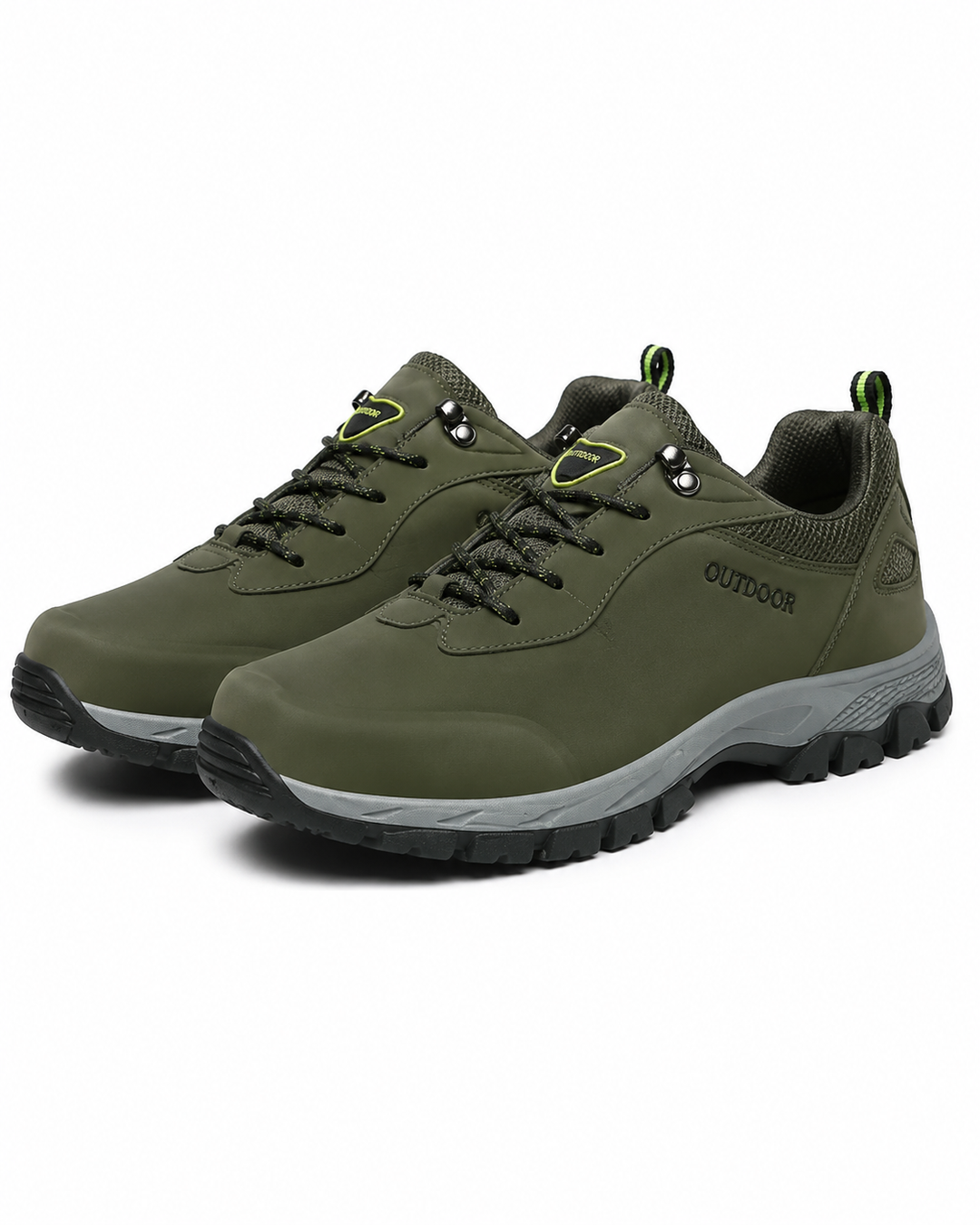 Ein Paar Herren Wanderschuhe, bereit für die nächste Bergwanderung, Freizeitschuh & Outdoor-Abenteuer.