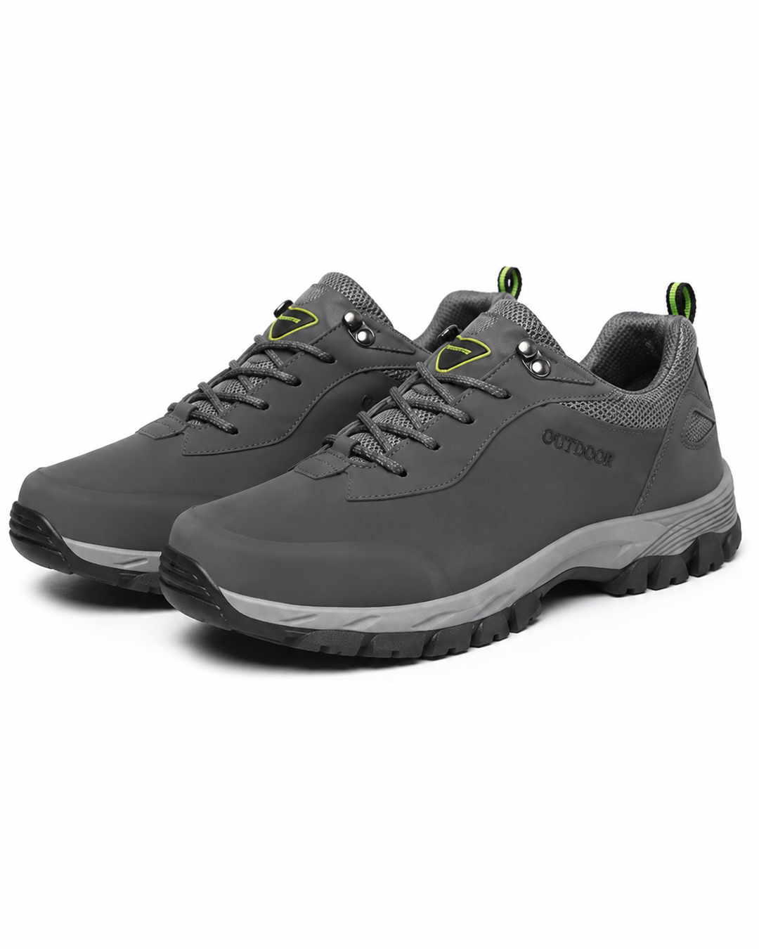 Herren Trekkingschuhe auf einem Trail, zeigen robusten Grip, Komfort für lange Outdoor-Touren.