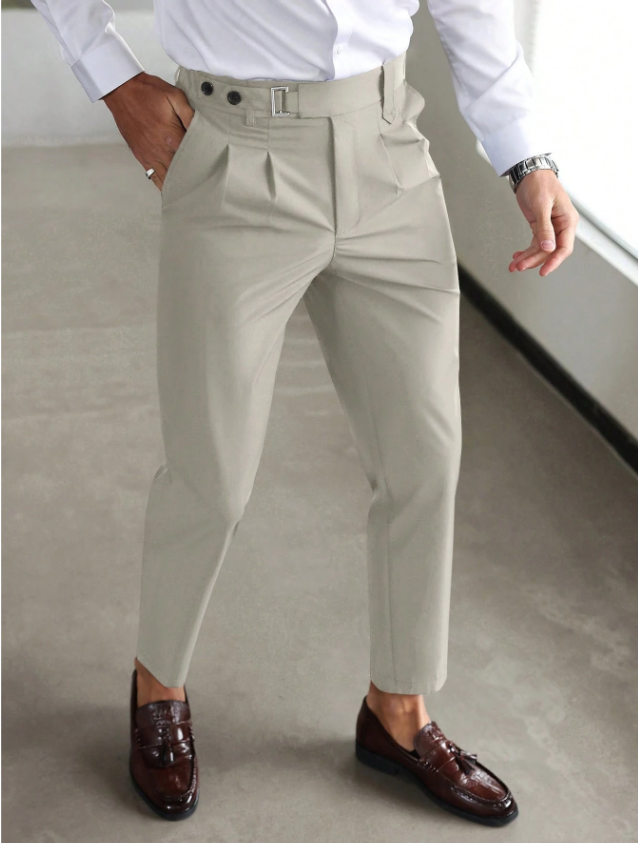 Elegante Herren Slim Fit Businesshose, vielseitig einsetzbar, mit praktischen Seitentaschen für Business und Freizeit.