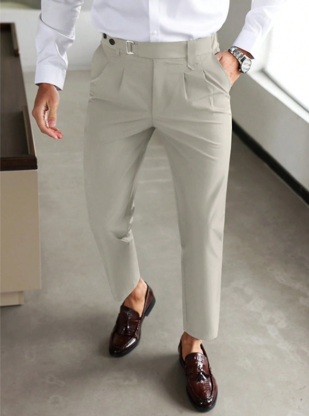 Schicke Herren Slim Fit Hose, als Business- oder Freizeithose tragbar, hoher Tragekomfort und zeitloser Stil.