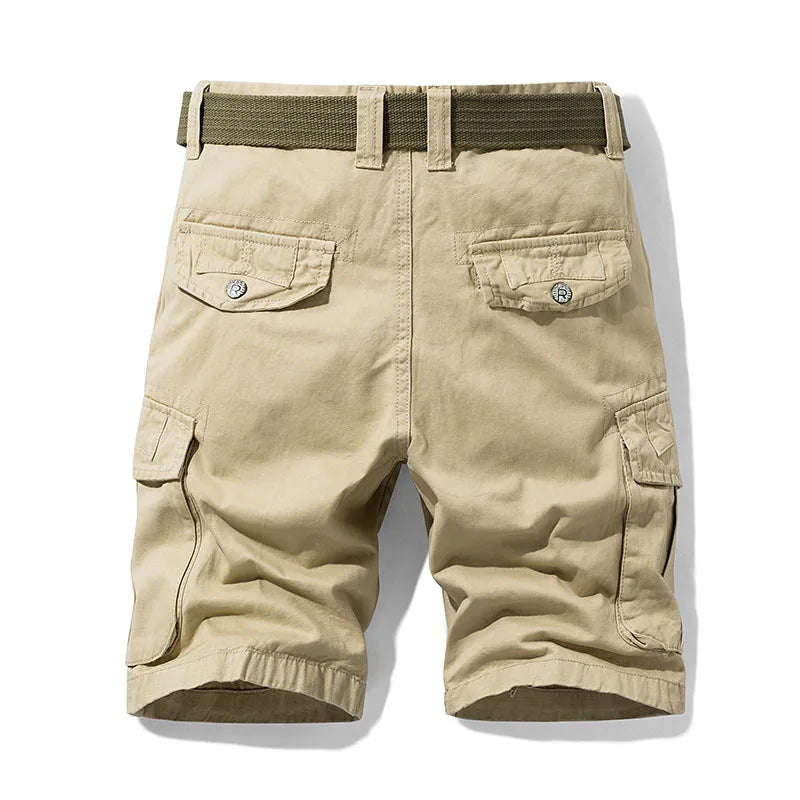 Sommerliche Herren Cargo Shorts, robust und vielseitig. Kurze Hosen mit praktischen Taschen für jeden Mann.