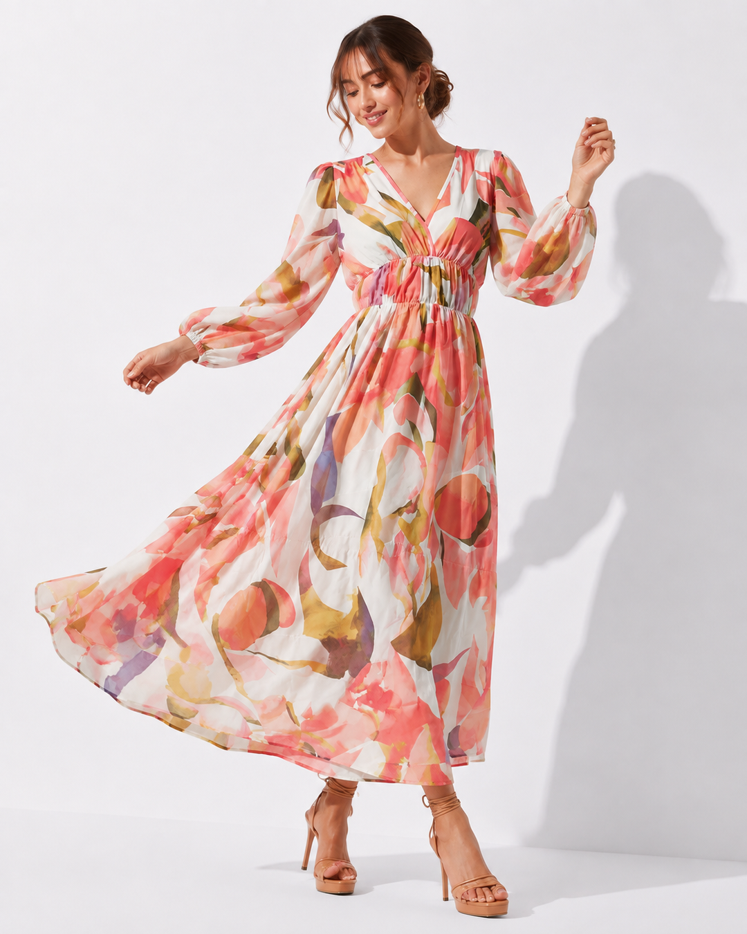 Modisches rosa Frühlings-/Sommerkleid für Damen mit floralem Muster, ideal für Gartenpartys & Feste.
