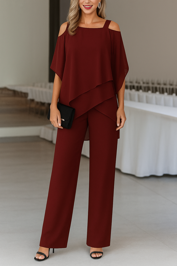 Modischer Damen Einteiler mit weitem Bein und elegantem Bindegürtel, ideal als Büro-Outfit oder für besondere Anlässe.