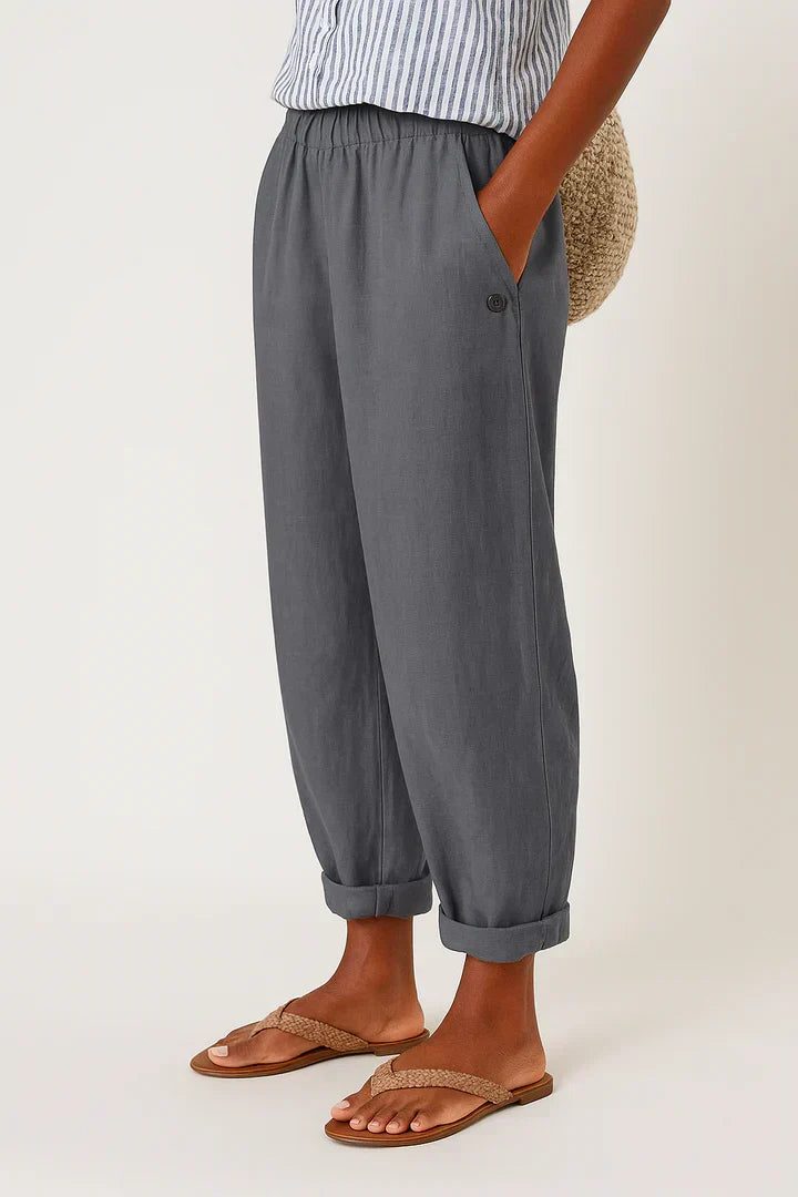 Weisse Herren Sommerhose: Lässige, kurz geschnittene Hose für entspannte Tage. Elastischer Bund für optimalen Sitz und Komfort.