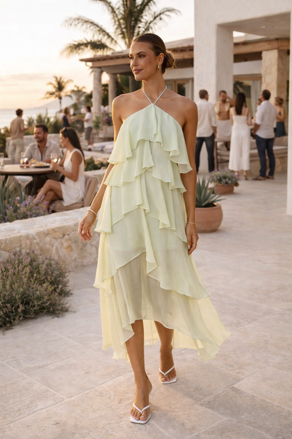 Fließendes Damen Halterneck Maxikleid, stilvoll für Sommerpartys und festliche Abendveranstaltungen.