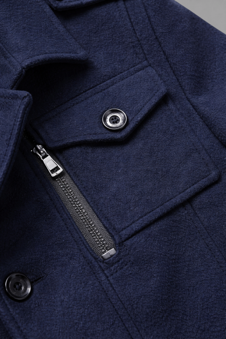 Warme schwarze Herrenjacke, bequem und schützend gegen Wind & Kälte.
