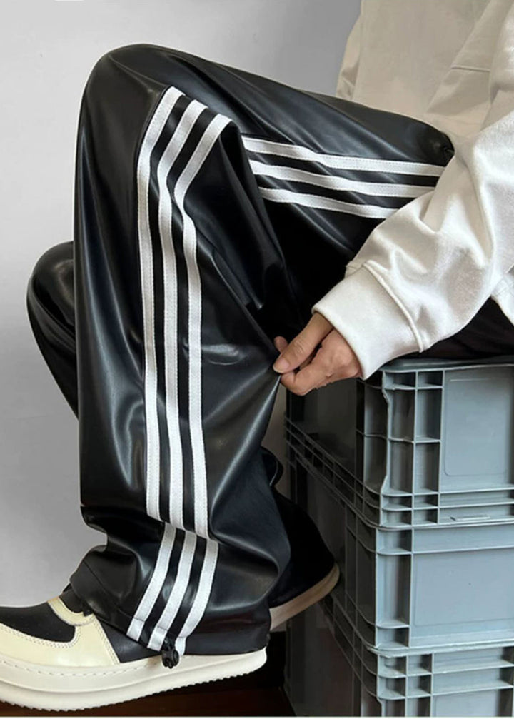 Trendige Herren Gestreifte Hose in Übergroßer Passform. Vielseitige Casual-Hose für moderne Herren-Looks im Frühling.