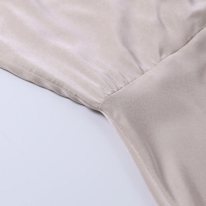Schickes Partykleid Elara für Damen, figurbetont und elegant mit Spaghettiträgern.