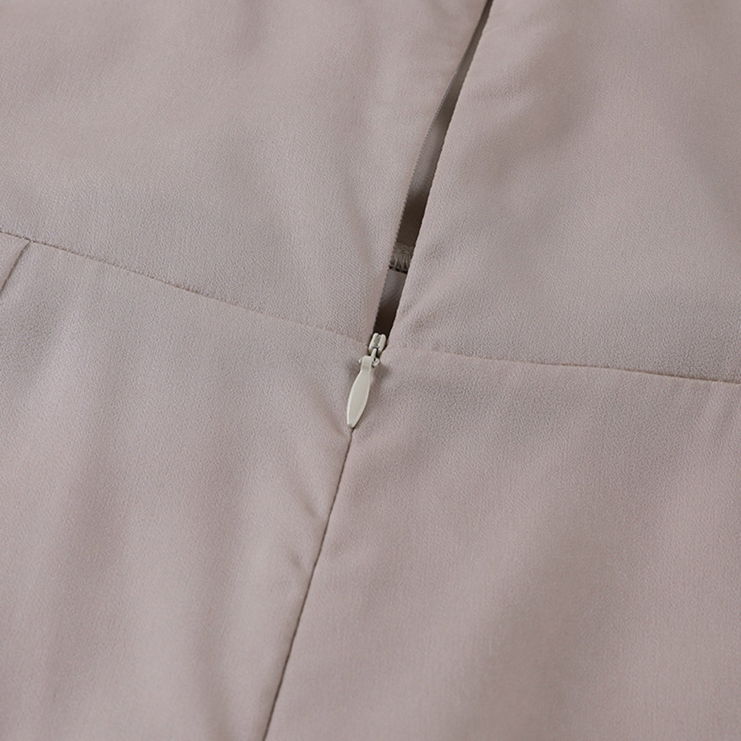 Stilvolles Elara Partykleid, figurbetont und elegant, mit Spaghettiträgern für Damen.