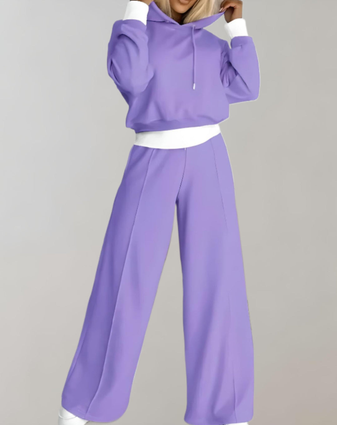 Bequemer Damen Hoodie aus dem Freizeitanzug Set. Moderner Kapuzenpullover für Damen, ideal für Sport & Alltag.