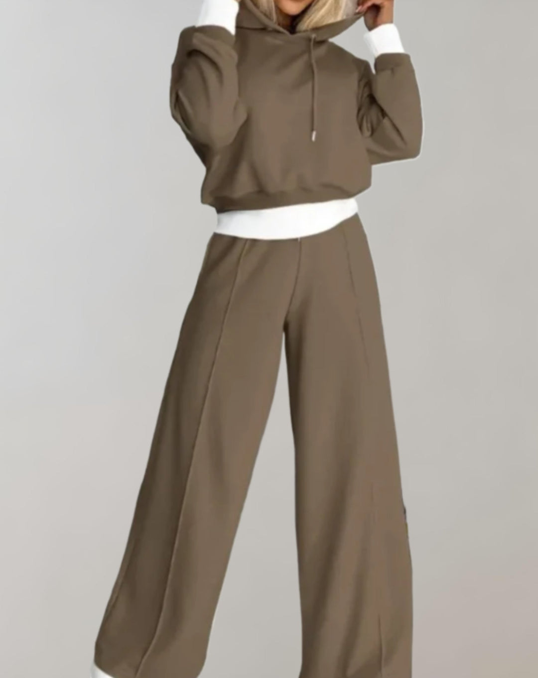 Kuscheliges Damen Freizeitanzug Set mit Hoodie und Jogginghose. Perfekt für Komfort & Stil im Alltag.