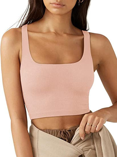Geripptes Damen Basic Top in Weiß, cropped geschnitten mit eckigem Ausschnitt. Ideal für vielseitige Looks.