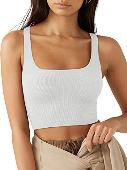 Eng anliegendes Damen Crop Top, gerippt in Schwarz, eckiger Ausschnitt. Ideal für Schichtung oder Solo.