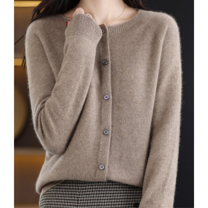 Warmer Damen Strick-Cardigan, V-Ausschnitt, Knopfleiste. Ideal für gemütliche Herbst/Winter Abende.