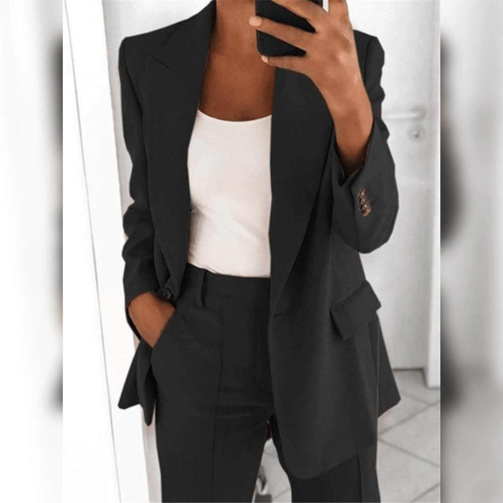 Eleganter Damen Blazer Anzug für Business und formelle Anlässe. Zeitlose Frauenmode, perfekt für einen stilvollen Auftritt.
