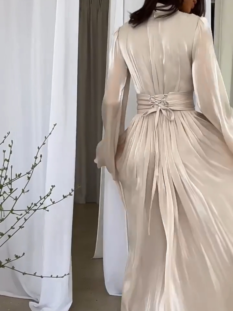Fließendes Langarm Maxikleid für Damen, Plisseekleid im eleganten Design, ideal als Partykleid oder Sommerkleid.