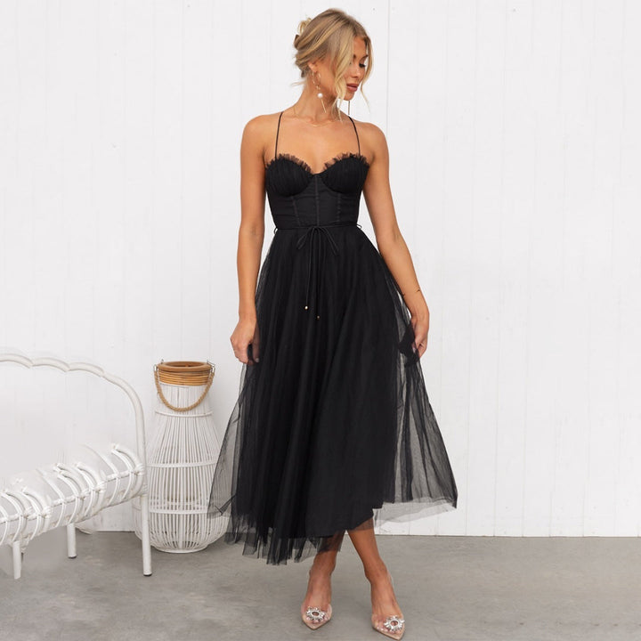 Stilvolles elegantes Damen Midikleid, figurbetont und glamourös. Ideal für festliche Events und besondere Anlässe.