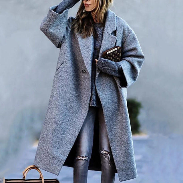 Langer Damen Wintermantel, elegant geschnitten, kuschelig warm & zeitlos für Damenmode-Liebhaberinnen.
