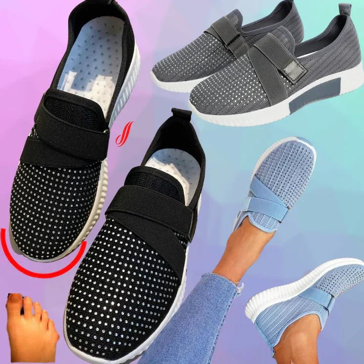 Sportlicher Damen Slip-On Sneaker in Weiß mit Klettverschluss, komfortabel und stilvoll.