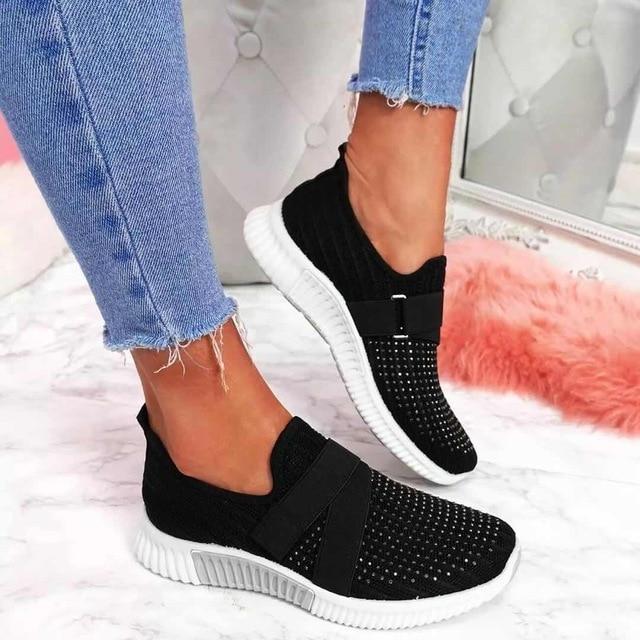 Damen Sneaker mit Klettverschluss, atmungsaktiv & leicht – ideal für warme Sommertage.