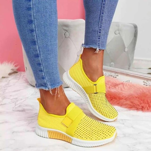 Komfortable Damen Freizeitschuhe, Slip-On Design mit Klettverschluss für optimalen Halt.