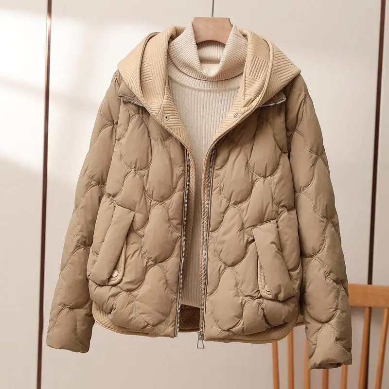 Elegante Damen Winterjacke in Schwarz, stilvoll und warm für die kalte Jahreszeit. Modische Oberbekleidung.