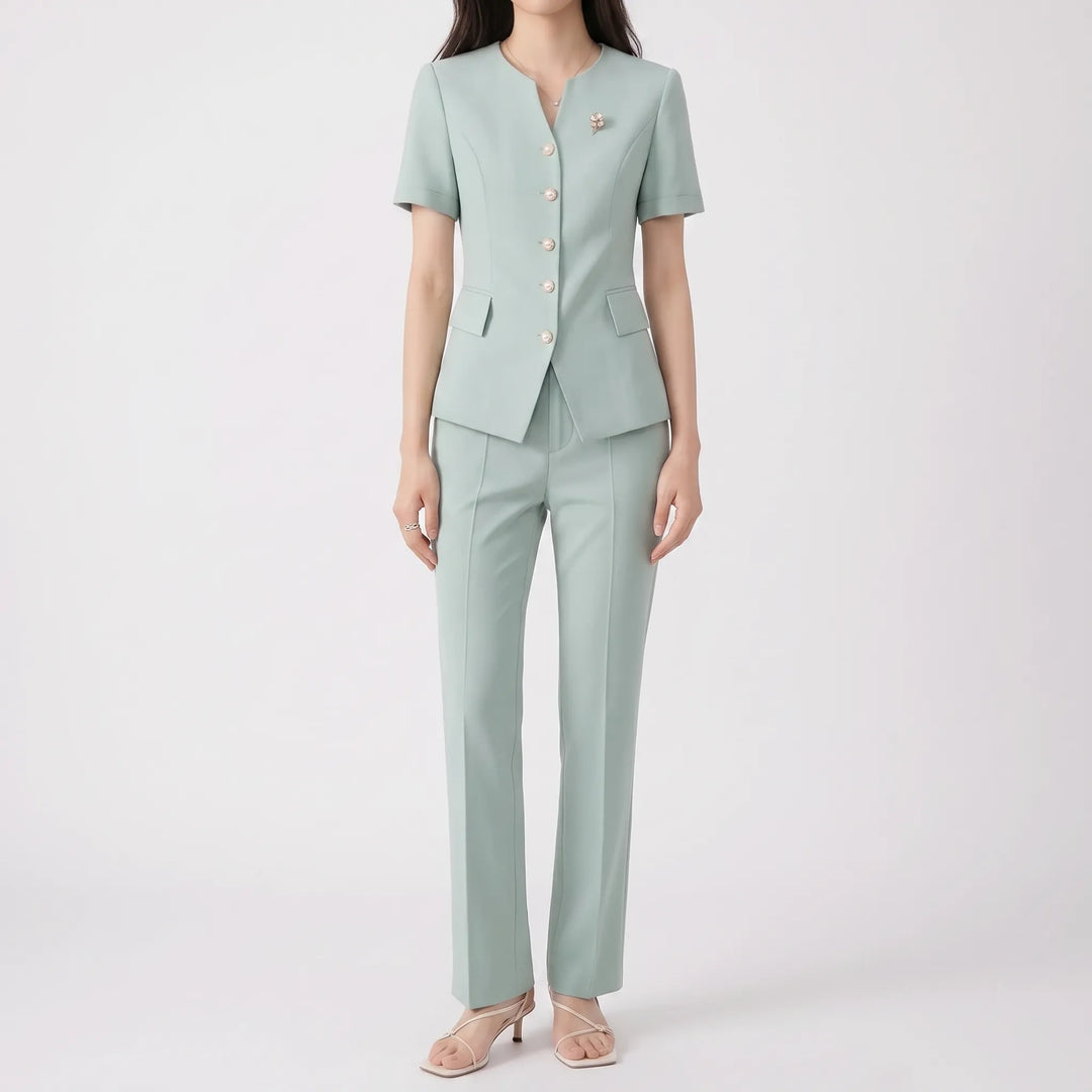 Vielseitiger Damen Hosenanzug. Eleganter Zweiteiler als perfektes Bürooutfit oder für festliche Gelegenheiten.