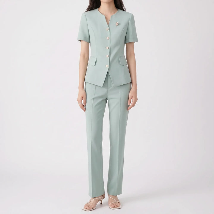 Vielseitiger Damen Hosenanzug. Eleganter Zweiteiler als perfektes Bürooutfit oder für festliche Gelegenheiten.