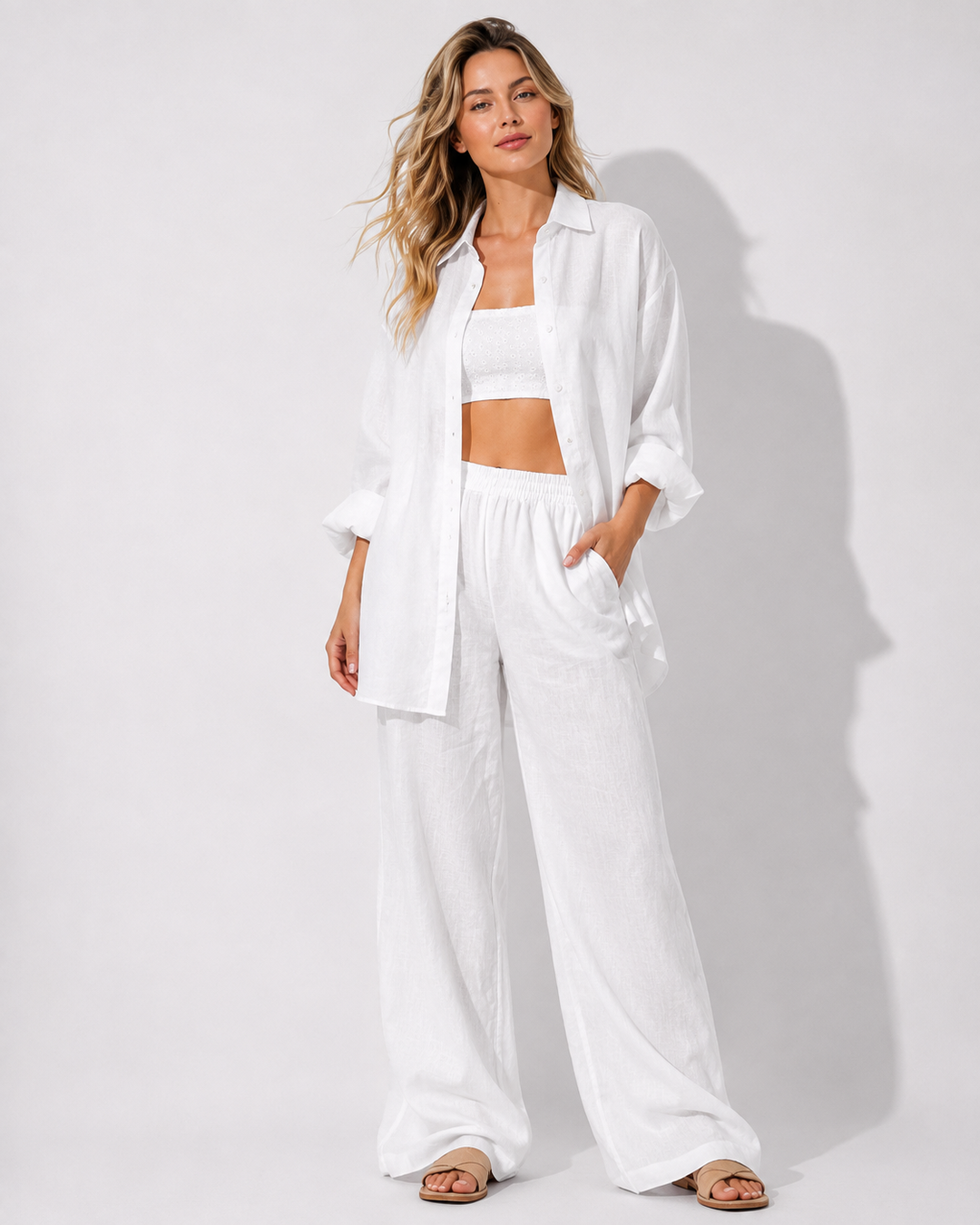 Weisses Damen Set: Lässiges Hemd & Hose mit geradem Bein für Freizeit & Sommer. Komfortabler Zweiteiler.