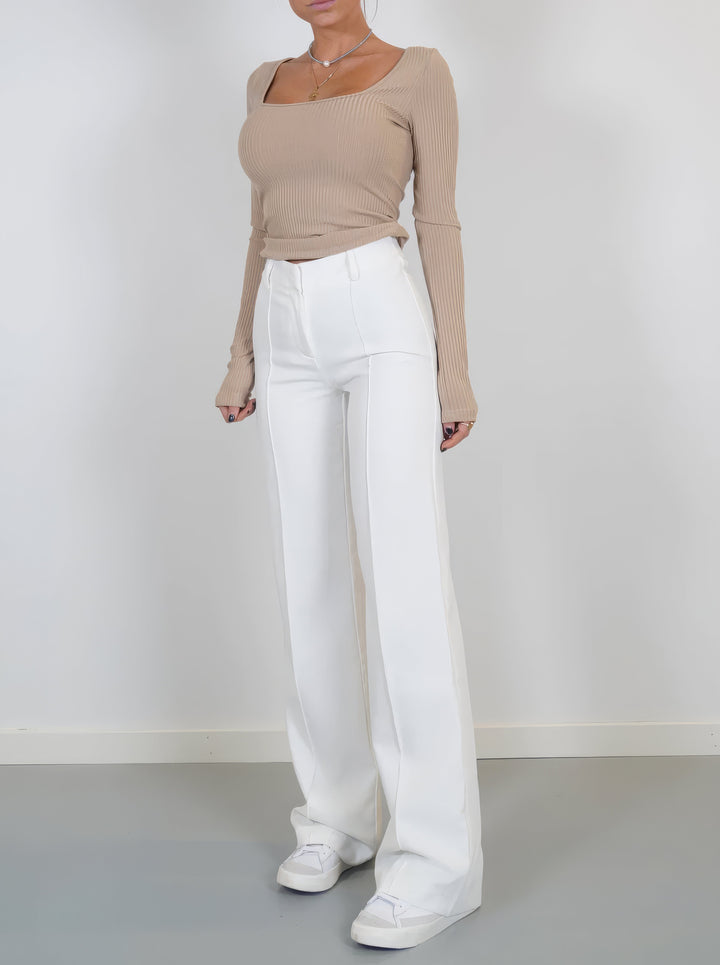 Schwarze Damenhose mit hoher Taille und geradem Bein. Business-Hose für ein elegantes Auftreten.
