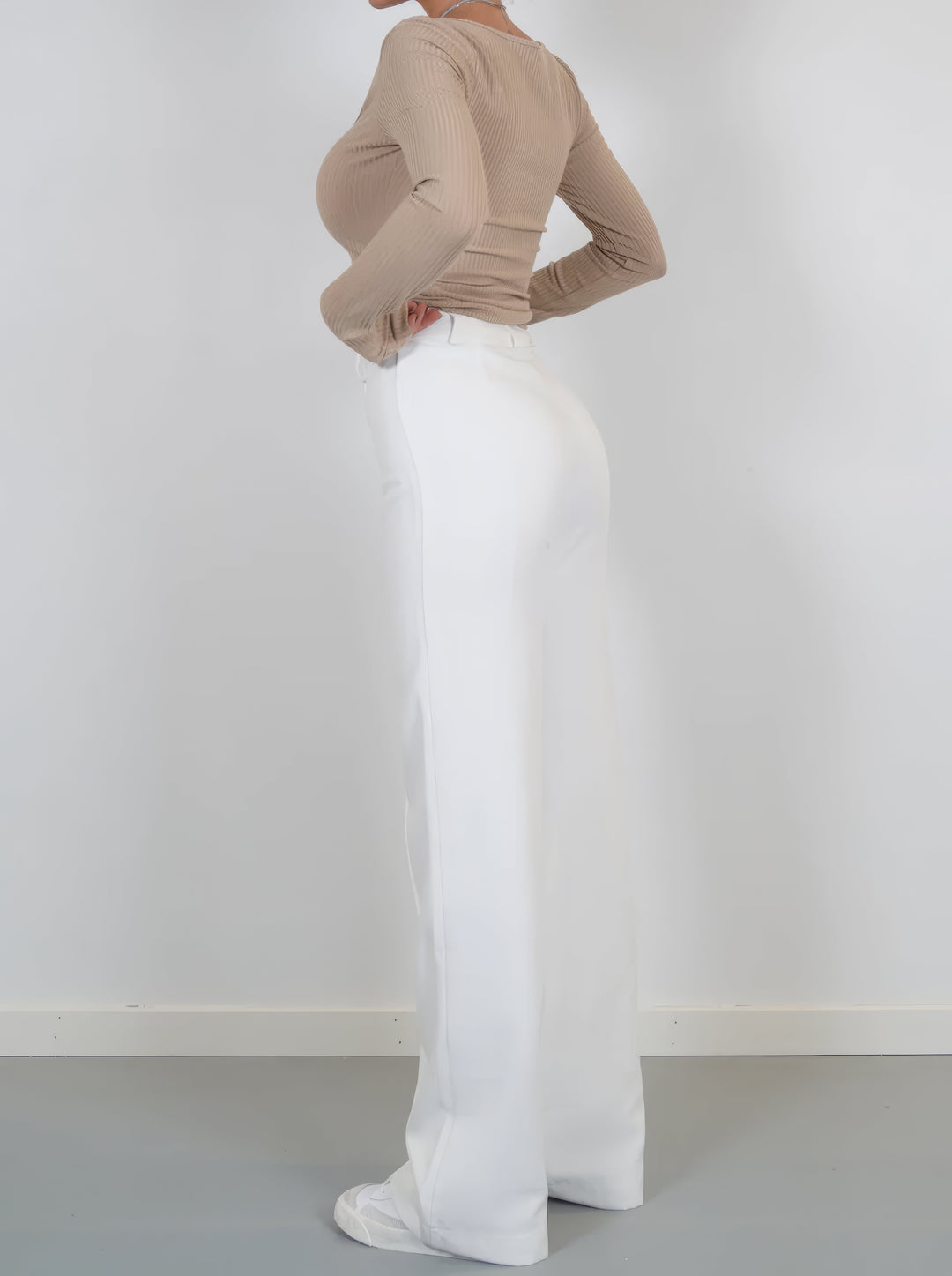Business-Damenhose mit hoher Taille & geradem Bein. Elegante Hose für professionelle Auftritte.