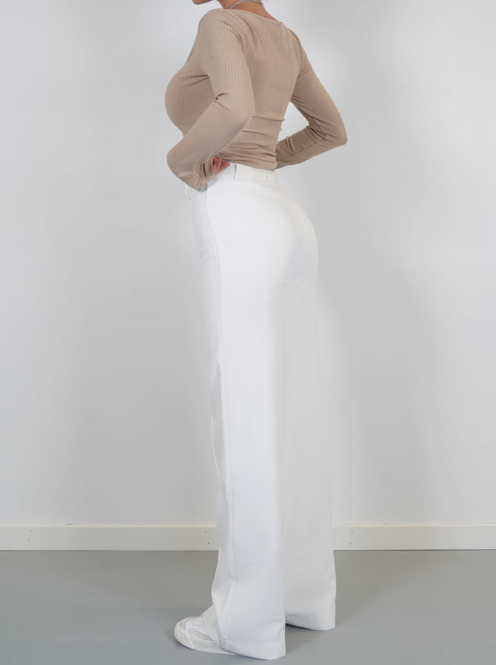 Business-Damenhose mit hoher Taille & geradem Bein. Elegante Hose für professionelle Auftritte.