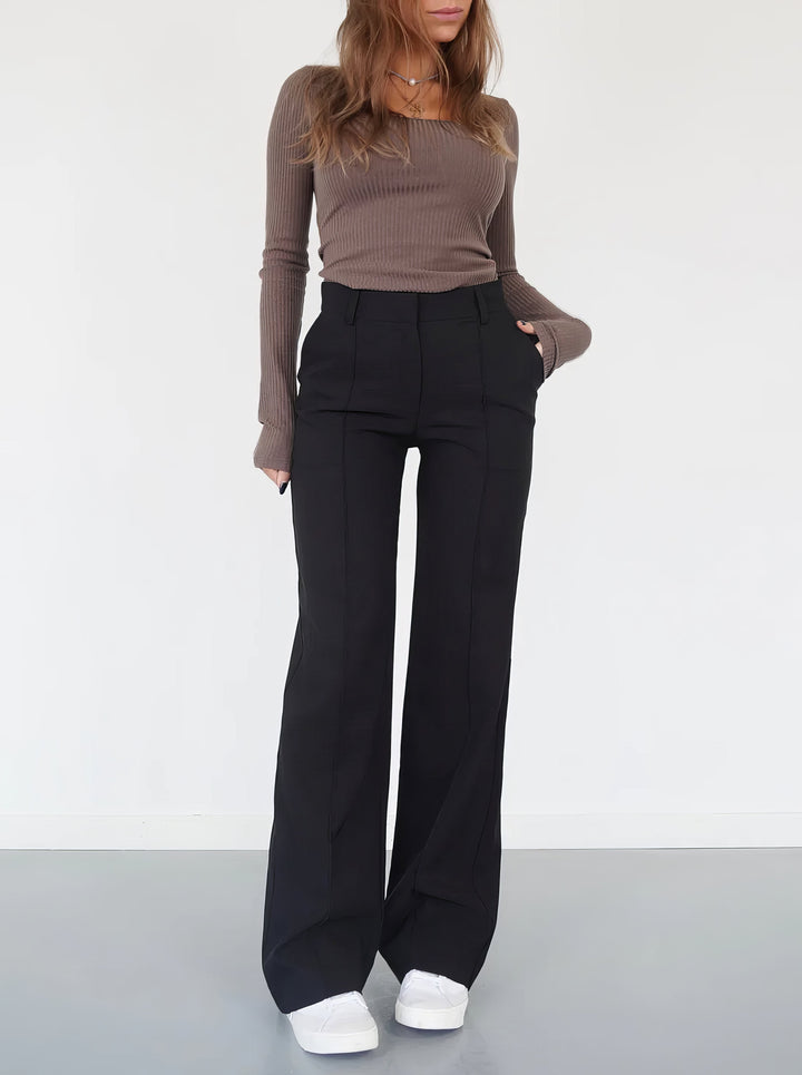 Elegante Damenhose mit hoher Taille & geradem Bein. Moderne Hose für stilvolle Outfits im Alltag.
