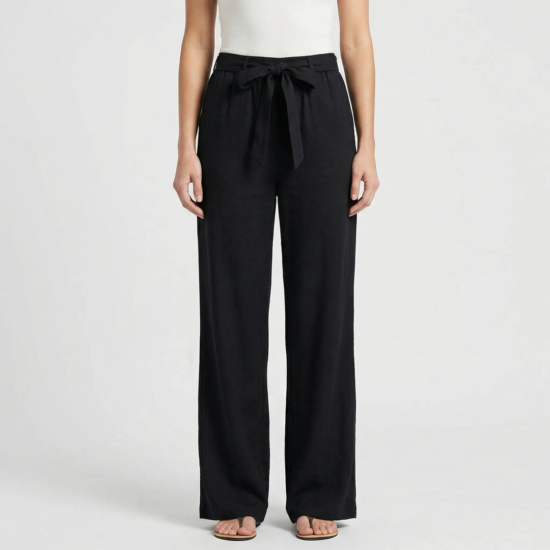 Elegante Damenhose mit weitem Bein & Bindegürtel. Modische Freizeithose für Komfort & Stil.