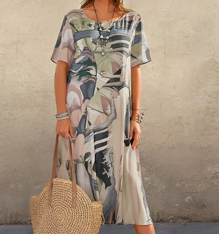 Damen Relaxed Fit Freizeitkleid mit auffälligem Statement-Print. Bequemes Kurzarm Sommerkleid, ideal für entspannte Tage.