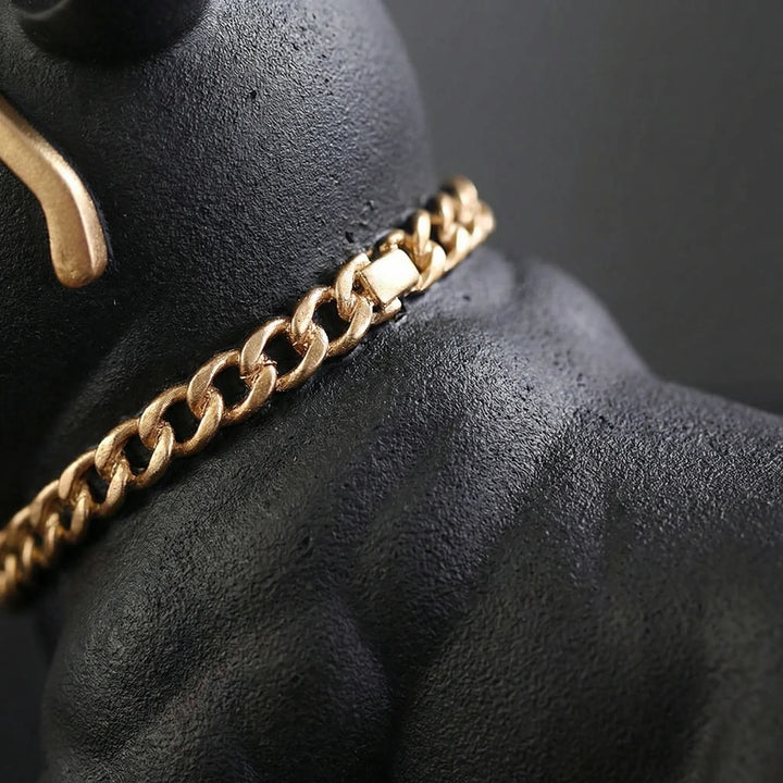 Detailreiche Bulldogge Figur als Organizer. Perfekte Schlüsselablage und moderne Dekoration für Ihr Zuhause.
