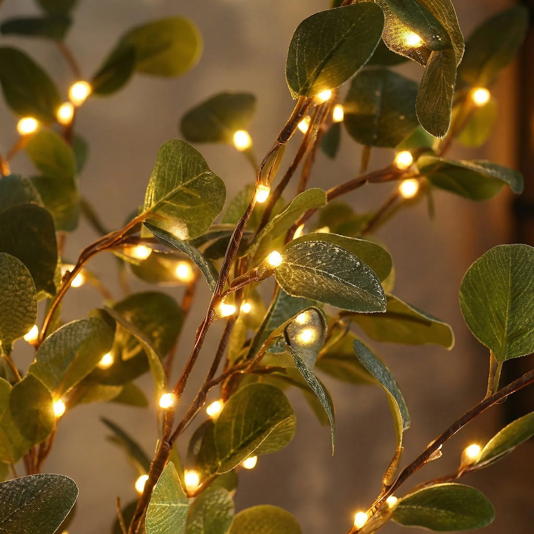 Naturgetreue, beleuchtete Deko-Zweige mit warmweißem LED-Licht, perfekt für gemütliche Natur-Deko.