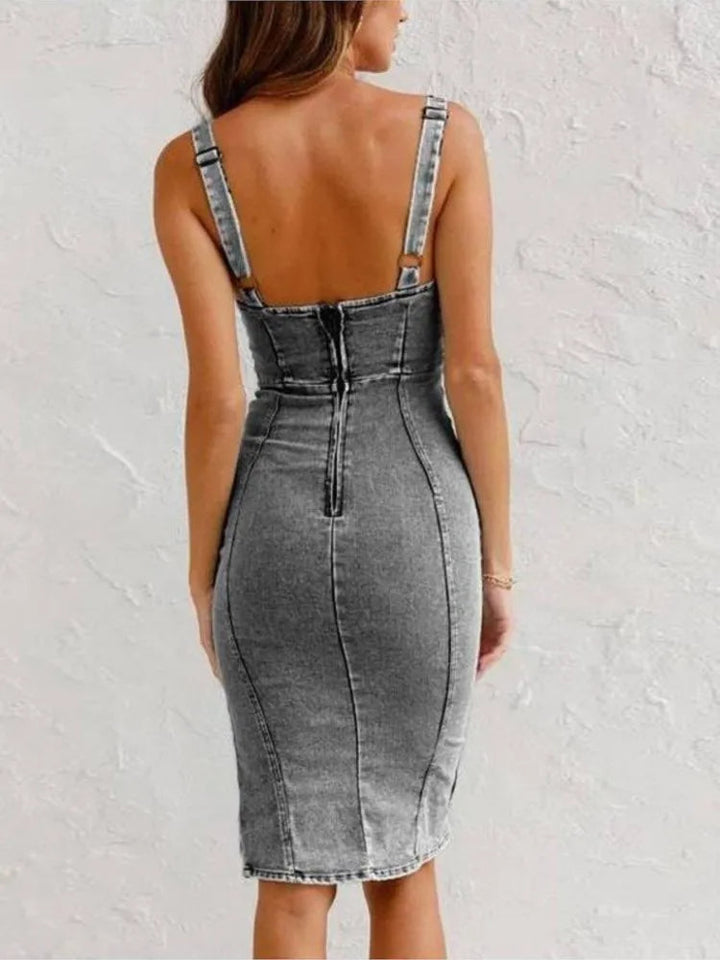 Stylisches, figurbetontes Damen-Midikleid mit Knopfleiste & Seitenschlitz. Ärmellos. Perfekt für Frühjahr & Abend.
