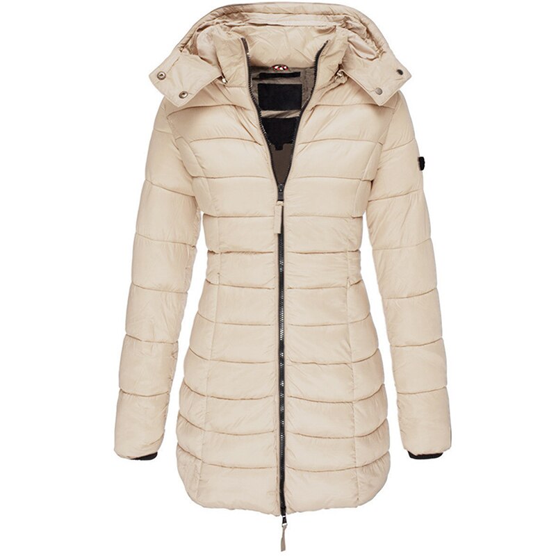 Detail: Hochwertiger Reißverschluss an stilvoller Damen-Daunenjacke. Warme Winter-Oberbekleidung.