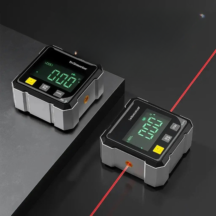 Vielseitiges digitales Winkelmessgerät mit Laser und Magnet, robustes Aluminiumgehäuse für Profis.