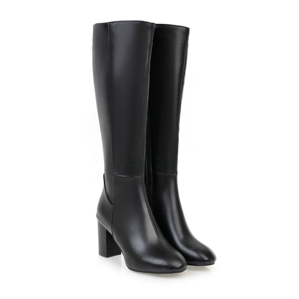 Seitenansicht der eleganten Damen Stiefeletten mit Reißverschluss. Zeitlose Damenschuhe in Braun mit Blockabsatz.
