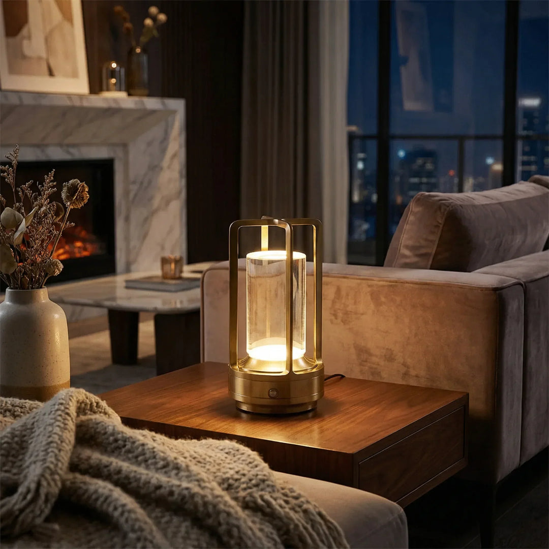 Tragbare, dimmbare LED Tischlampe in Gold, kabelloses Designlicht mit Akku für stilvolles Ambiente.
