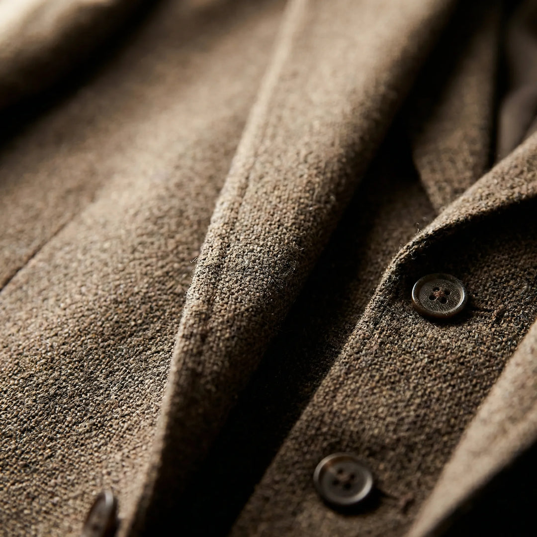 Eleganter Herren Business Anzug: Slim-Fit Sakko, passende Weste & schmale Anzughose.