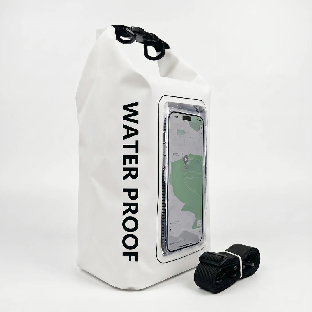 Outdoor-Drybag, wasserdicht mit integriertem Touchscreen-Fenster für Navigation beim Bootfahren.