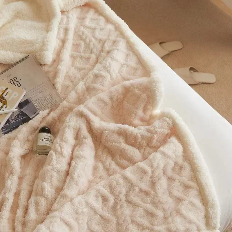 Ultraweiche Kuscheldecke für höchste Gemütlichkeit, doppelseitig, warm und mit stilvollem Strukturmuster.