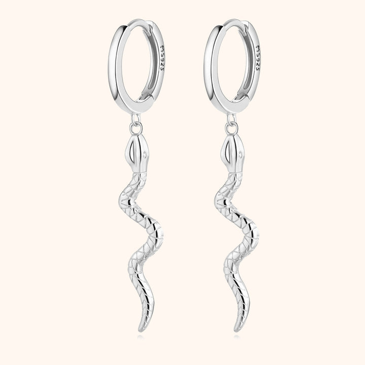 Detaillierte Schlangenohrringe für Damen aus 925 Sterling Silber. Trendiger und hochwertiger Tier-Schmuck.